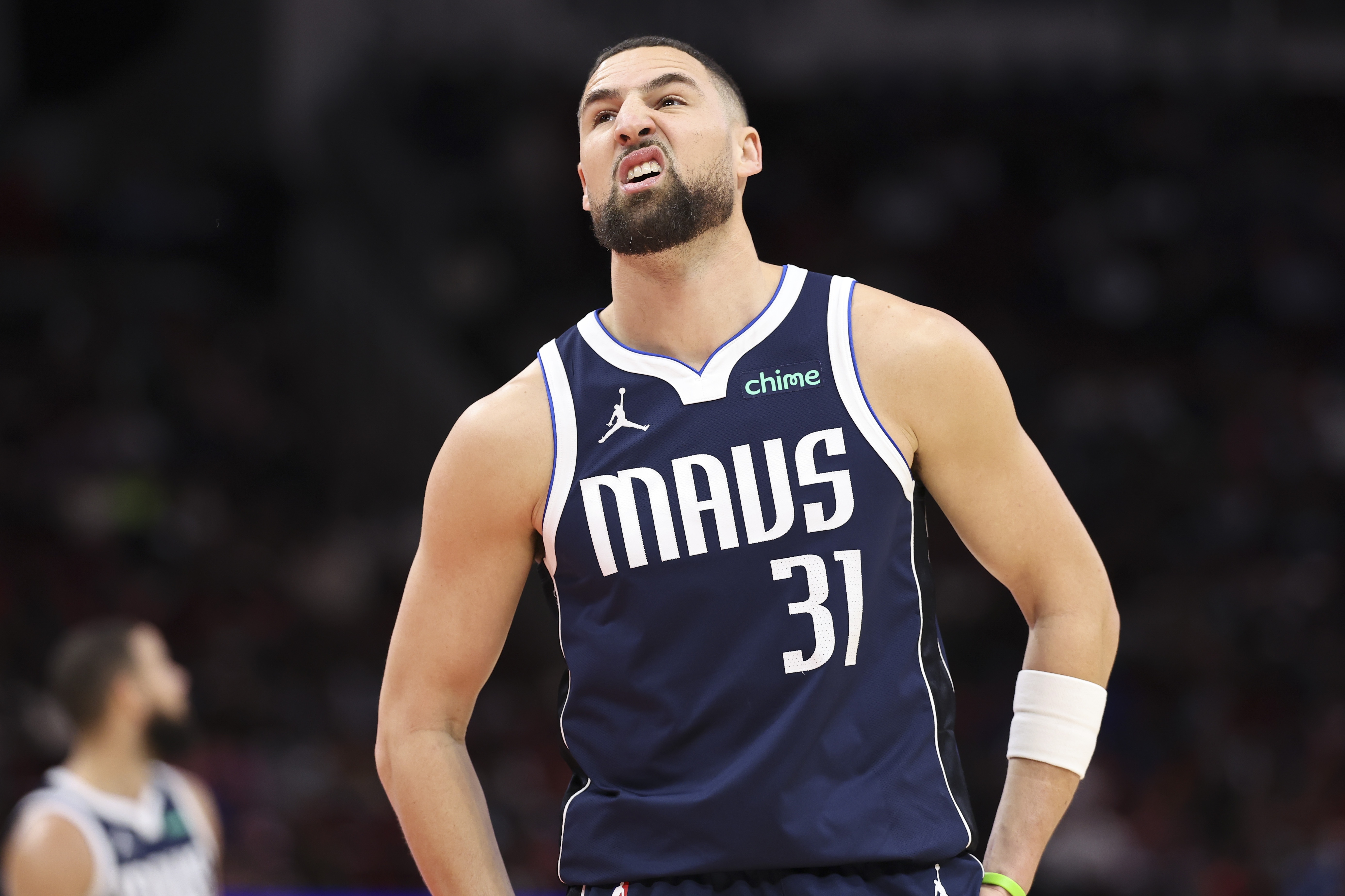 开云网页版中国官网-下赛季是否留队？克莱：我有合同但不确定 达拉斯的一切瞬息万变